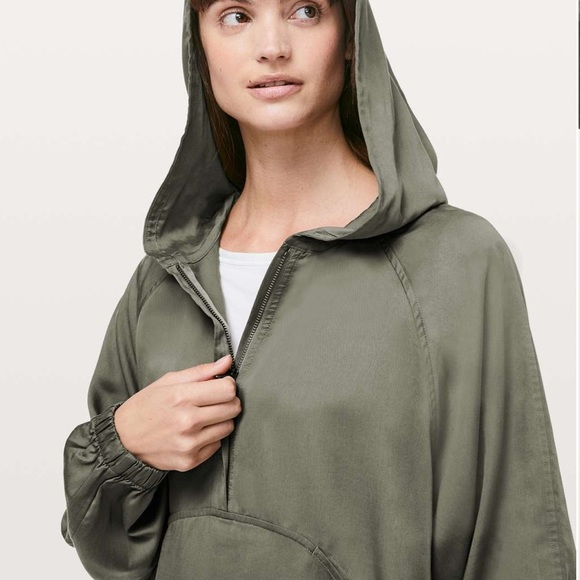 Lululemon City Stroll Hoodie
Grey Sage - Picture 4 of 10